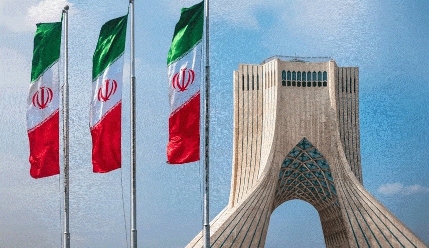 الحرس الثوري يكشف عن اطلاق صاروخ تجريبي غرب طهران