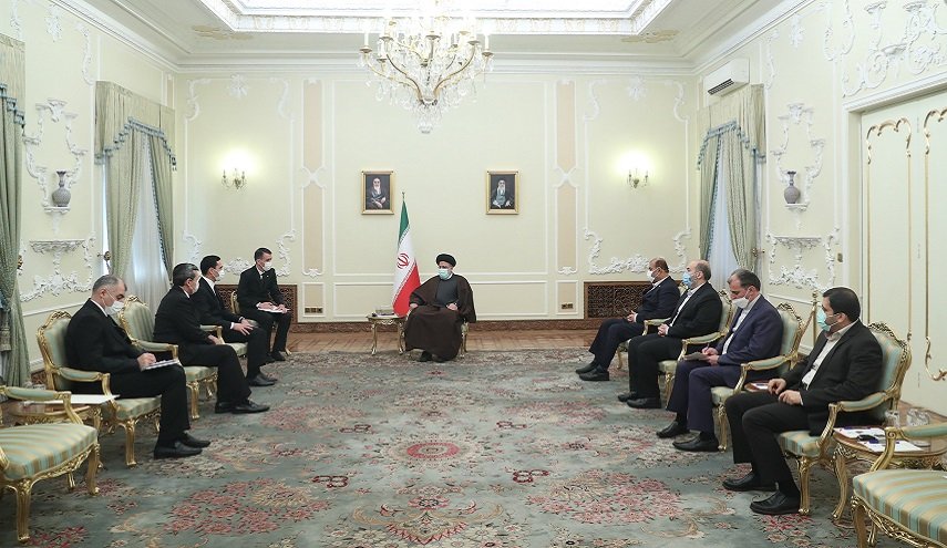 رئيسي: ايران عازمة على تعزيز العلاقات مع تركمانستان