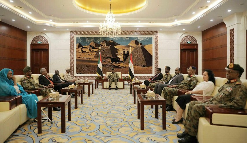 السيادة السوداني  يكشف عن تشكيل لجنة للتواصل مع كل الأطراف
