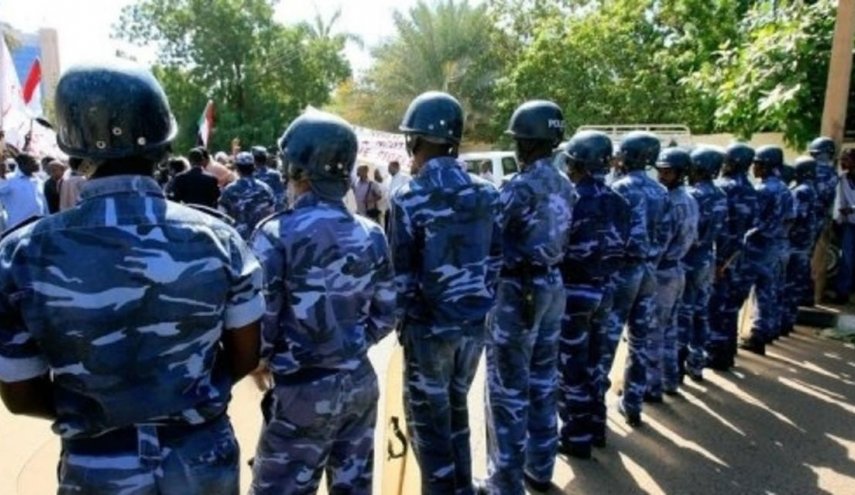 مقتل ضابط شرطة خلال تظاهرات في السودان اليوم