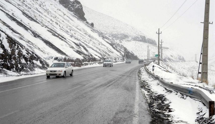 آخرین وضعیت جاده‌ها با وجود برف و کولاک
