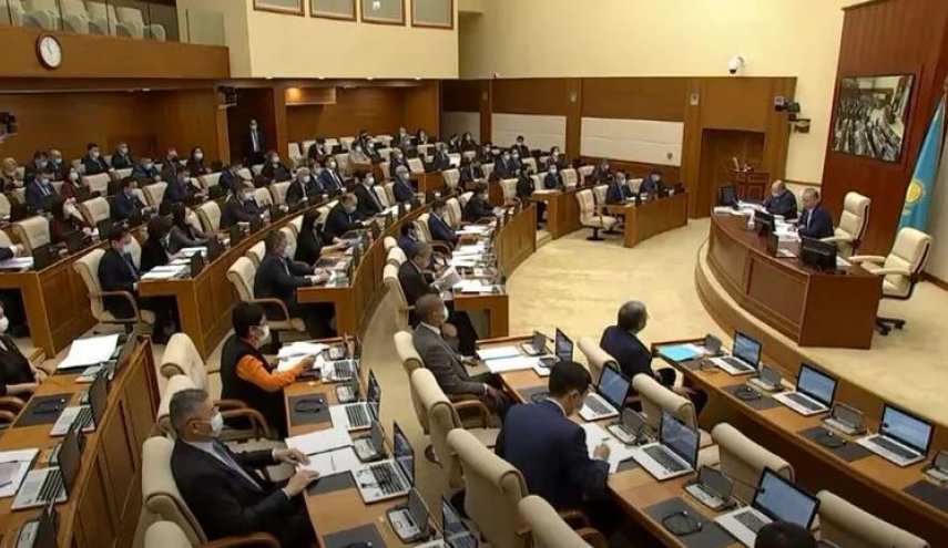 البرلمان الكازاخستاني يحرم نزارباييف من رئاسة مجلس الأمن مدى الحياة