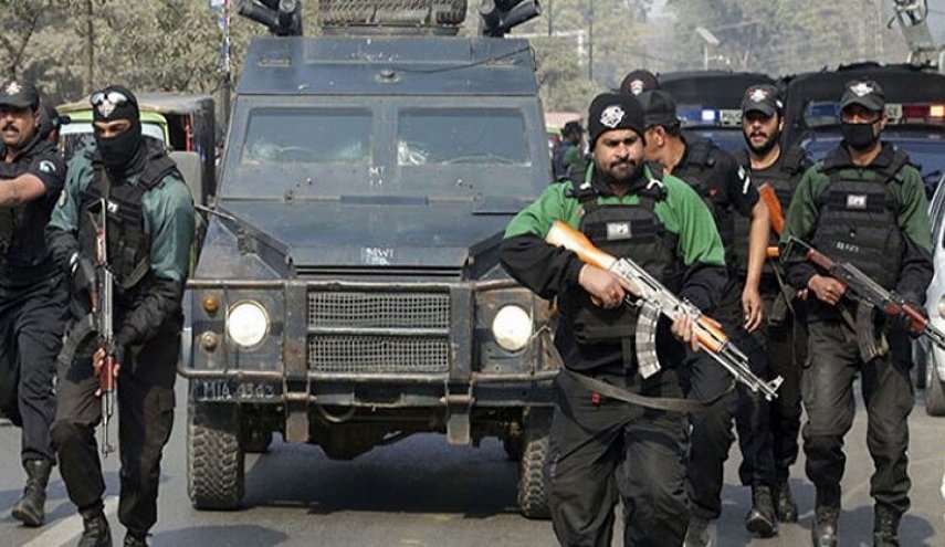مسلحون يقتلون قسّا ويجرحون آخر في باكستان