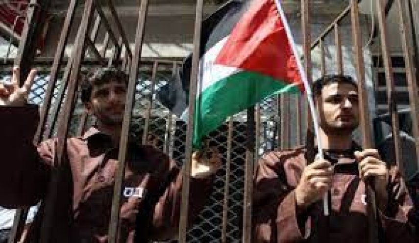 قيادي في حماس يدعو لتحرك واسع لإسناد الأسرى الإداريين