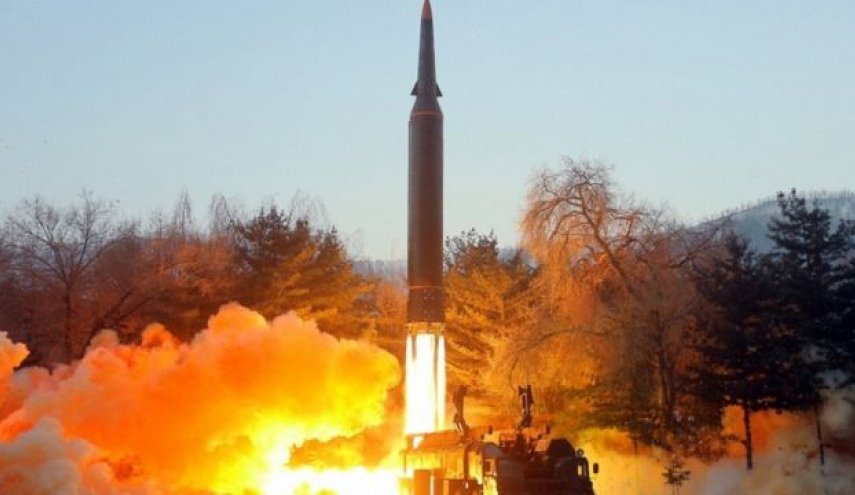 كوريا الشمالية تطلق صاروخا باليستيا متوسط المدى