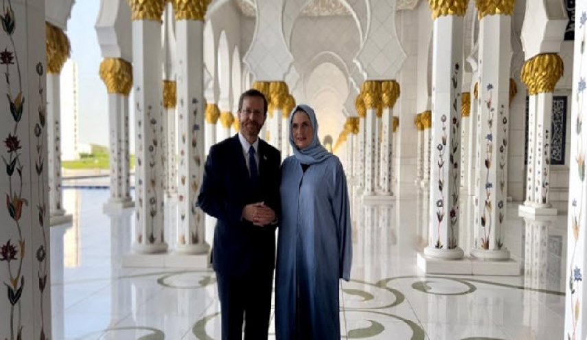 رئیس‌ رژیم صهیونیستی به مسجد «شیخ زاید» رفت