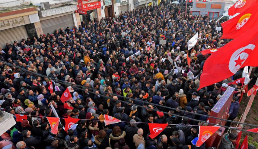 'النهضة' و'مواطنون ضد الانقلاب' تؤجلان وقفة الأحد في تونس