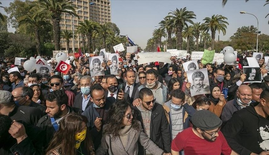 تونس.. مسيرة تطالب بمحاسبة المتورطين في إغتيال