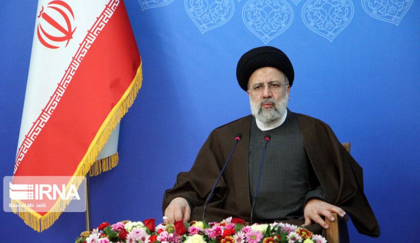 الرئيس الايراني يدعو الجميع للمشاركة في مسيرات ذكرى انتصار الثورة الاسلامية