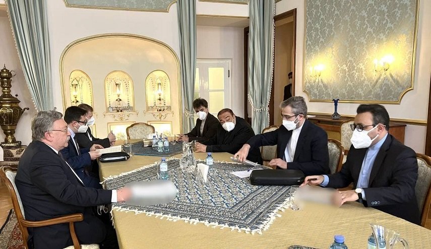 إجتماع الوفدين الإيراني والروسي على هامش مفاوضات فيينا