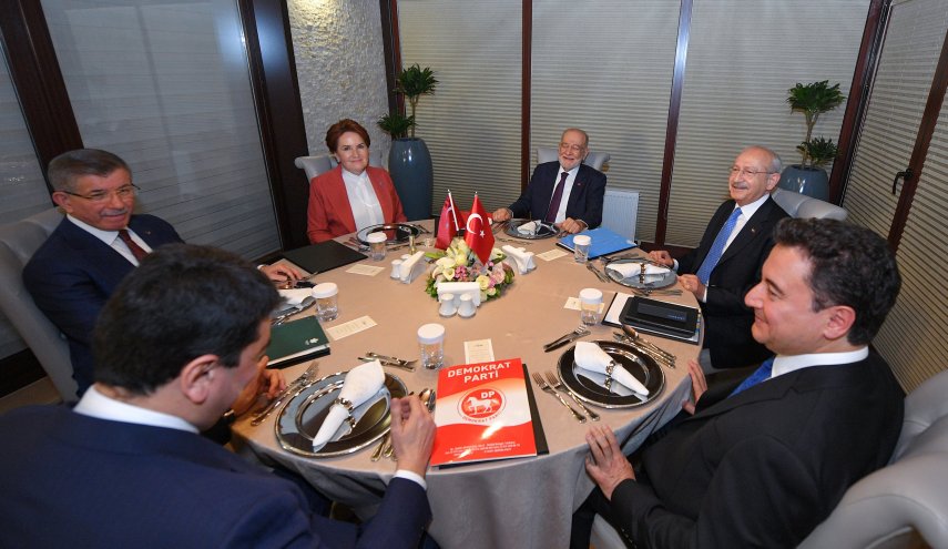 المعارضة في تركيا تسعى لإقالة أردوغان واستعادة النظام البرلماني +الصور