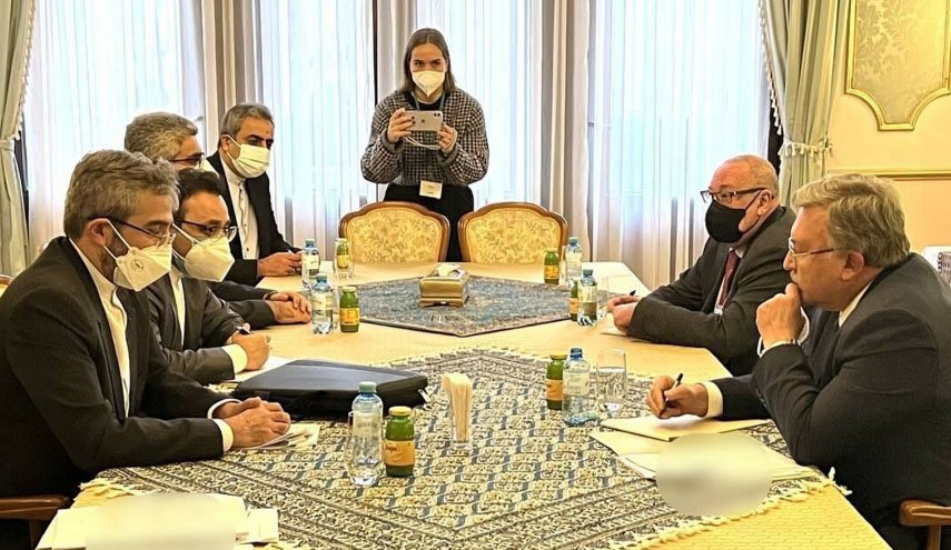 هیات‌های مذاکره‌ کننده ایران و روسیه دیدار کردند