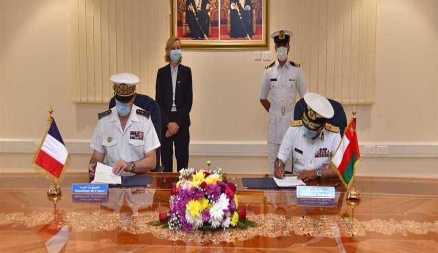 عمان وفرنسا توقعان مذكرة تفاهم في مجال الأمن البحري