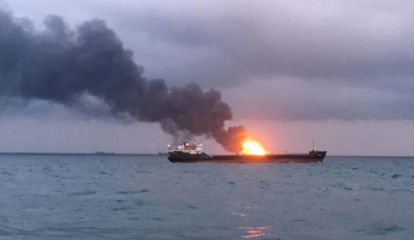 أوكرانيا تقصف سفينتي شحن روسيتين في بحر أزوف