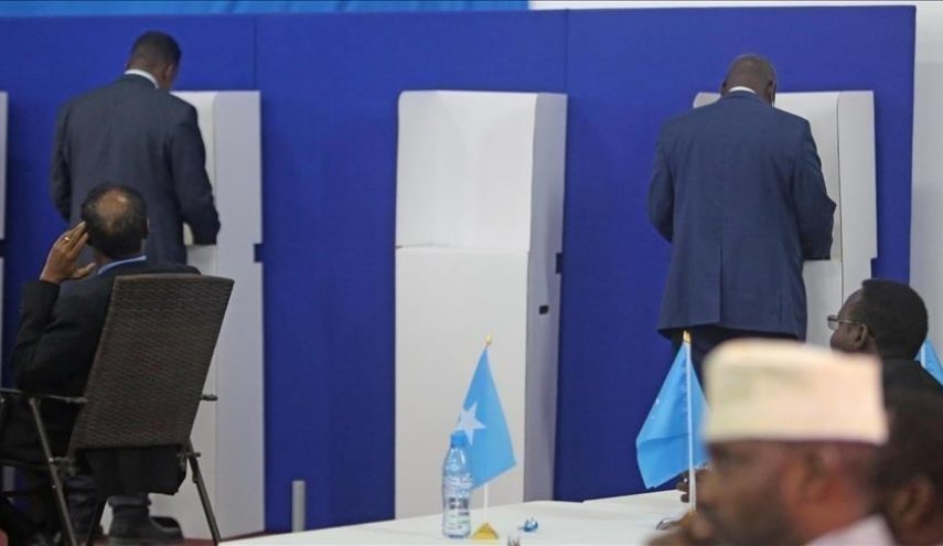 الصومال تؤجل استكمال الانتخابات شهرا إضافيا