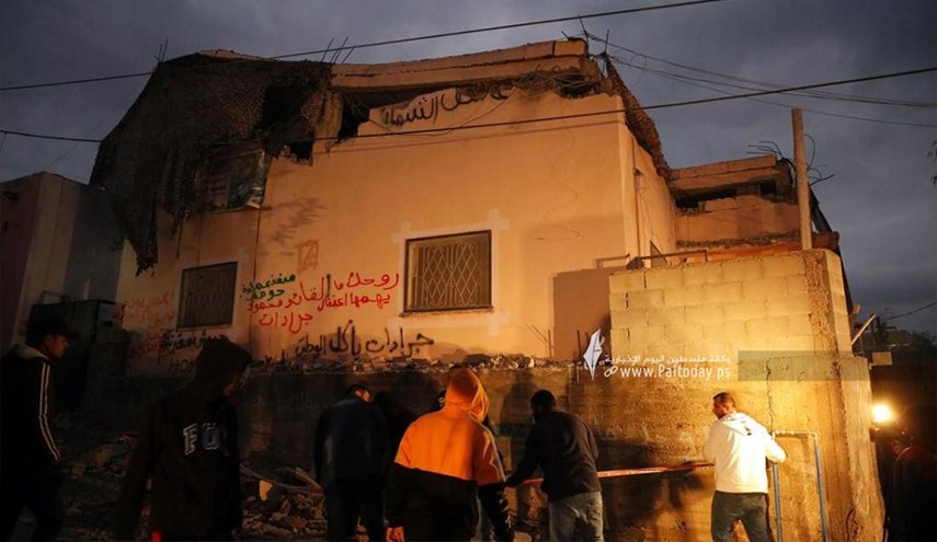 الاحتلال يبلغ عائلة أسير فلسطيني بإخلاء منزلها تمهيدا لهدمه الليلة