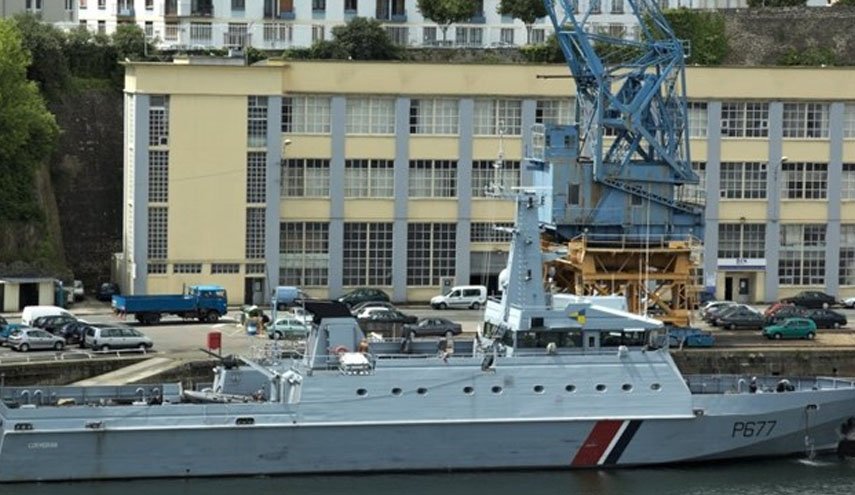 نیروی دریایی فرانسه کشتی روسیه را در آبراه مانش توقیف کرد
