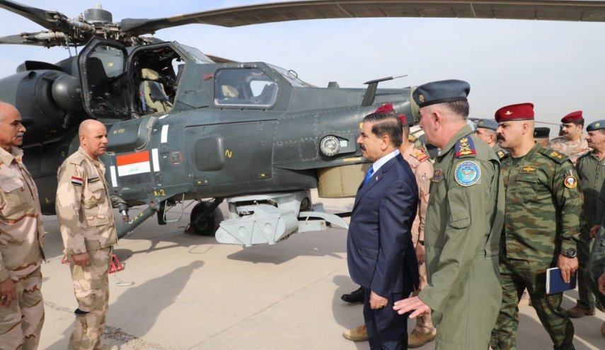 وزير الدفاع العراق يعقد اجتماعا امنيا في قاعدة التاجي الجوية