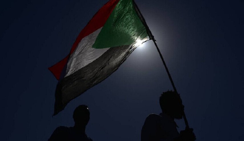 الشرطة السودانية تطلق قنابل للغاز المسيل للدموع على متظاهرين في الخرطوم 
