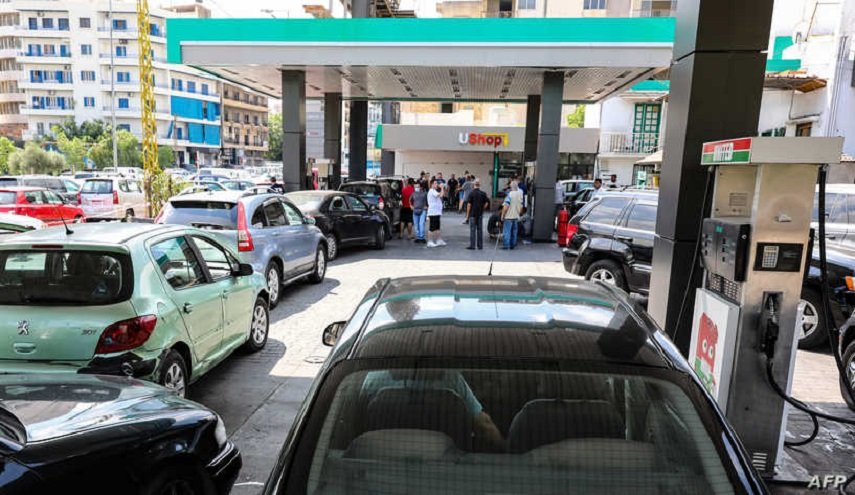 لبنان: المخاوف من نفاد الوقود تعيد طوابير السيارات إلى المحطات