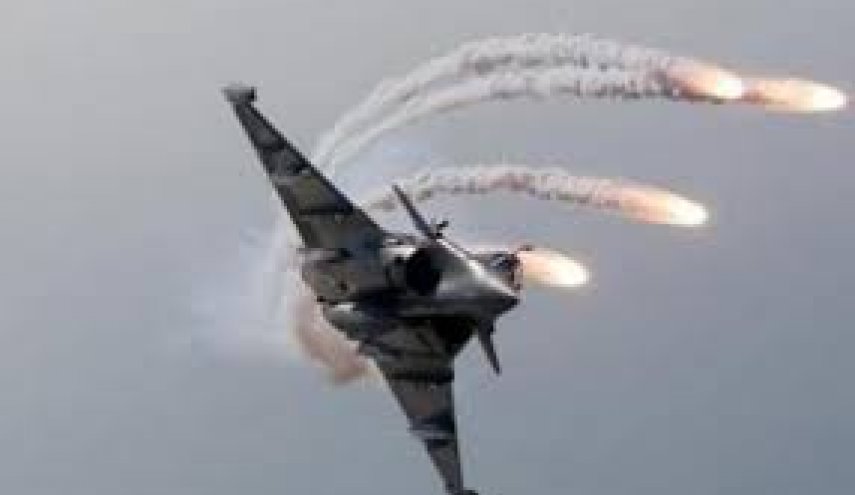 طيران العدوان يشن 25 غارة جوية على محافظات يمنية