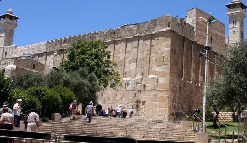 حفريات إسرائيلية متواصلة تهدد الحرم الإبراهيمي