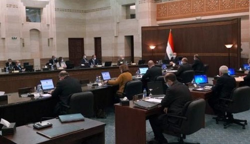 الحكومة السورية تؤكد تأمين انسياب السلع الأساسية إلى الأسواق