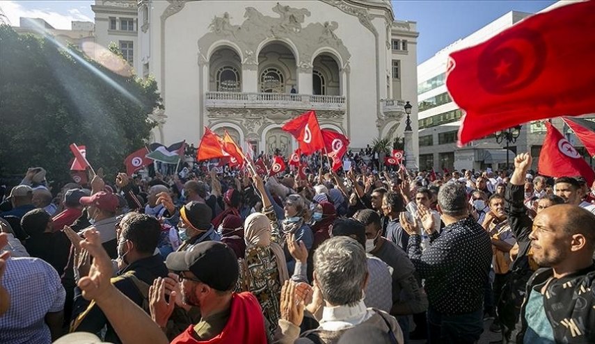 تونس.. الآلاف يتظاهرون إحياء لذكرى الاستقلال ورفضا لـ