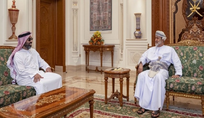 سلطان عمان يستقبل مستشار الأمن الوطني لدولة الإمارات 
