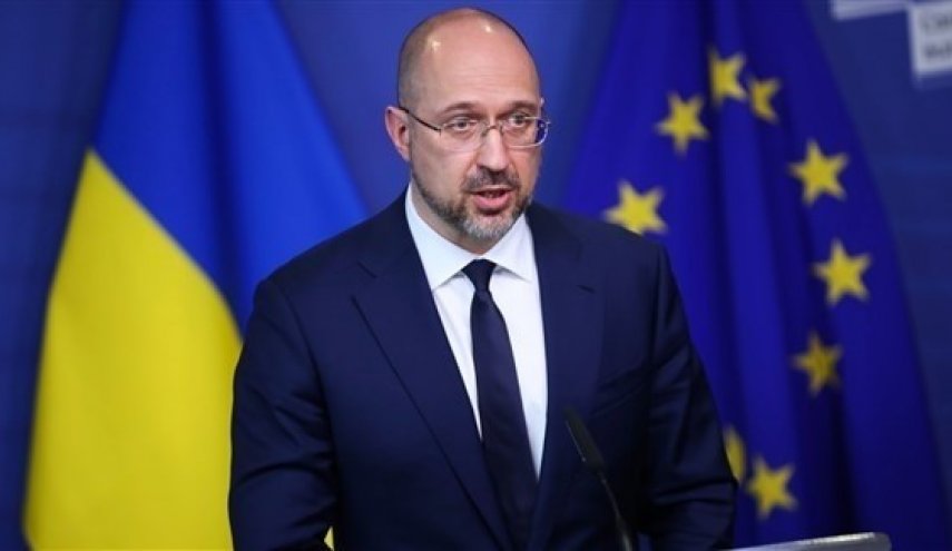 رئيس وزراء أوكرانيا يطلب المساعدة في الحرب وإعادة الإعمار لاحقا