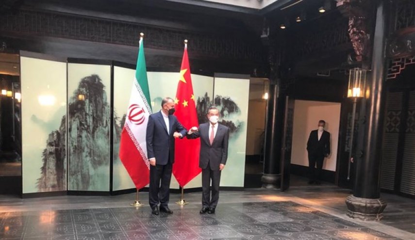 تأکید وزرای خارجه ایران و چین بر مقابله با تحریم های یکجانبه و نامشروع
