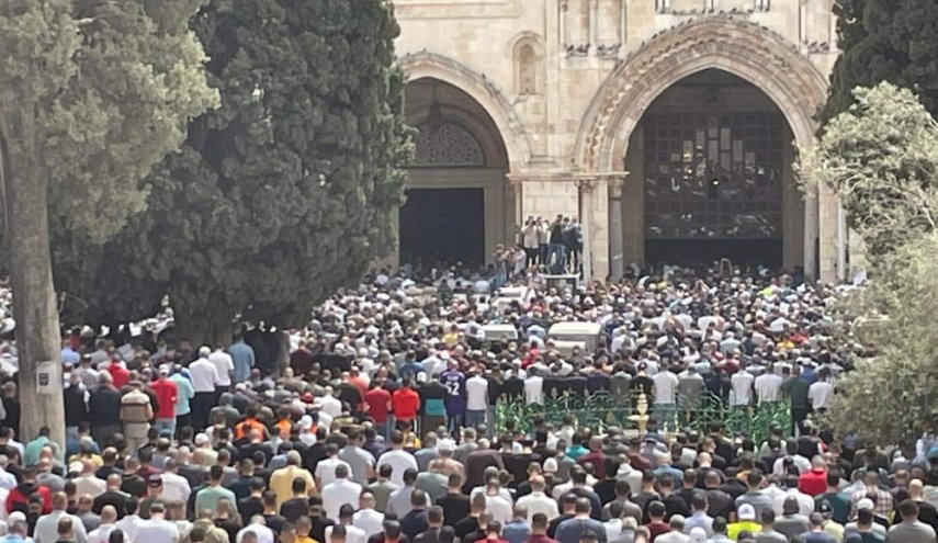 نحو 80 ألف فلسطيني يؤدون صلاة الجمعة الأولى من شهر رمضان بالمسجد الأقصى