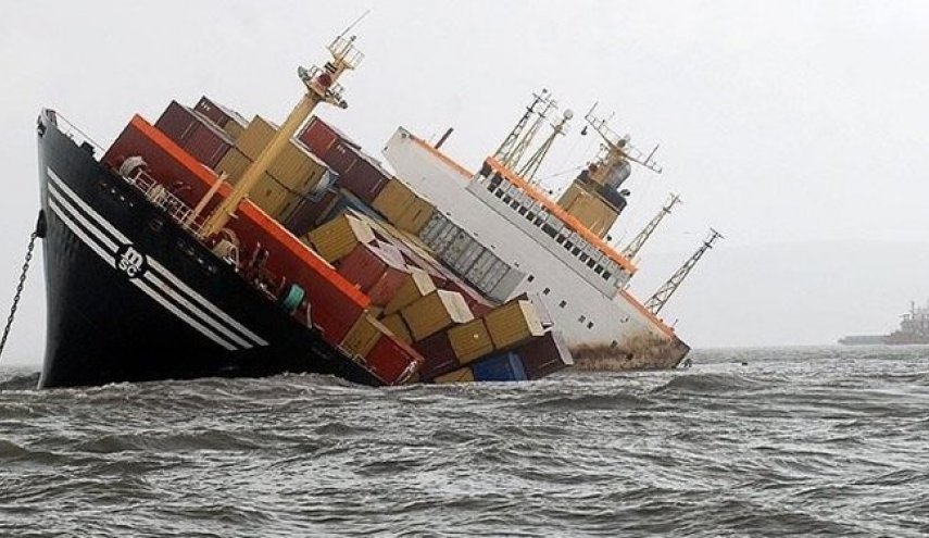 غرق شدن کشتی حامل 750 تن سوخت در مجاورت سواحل تونس+ویدئو