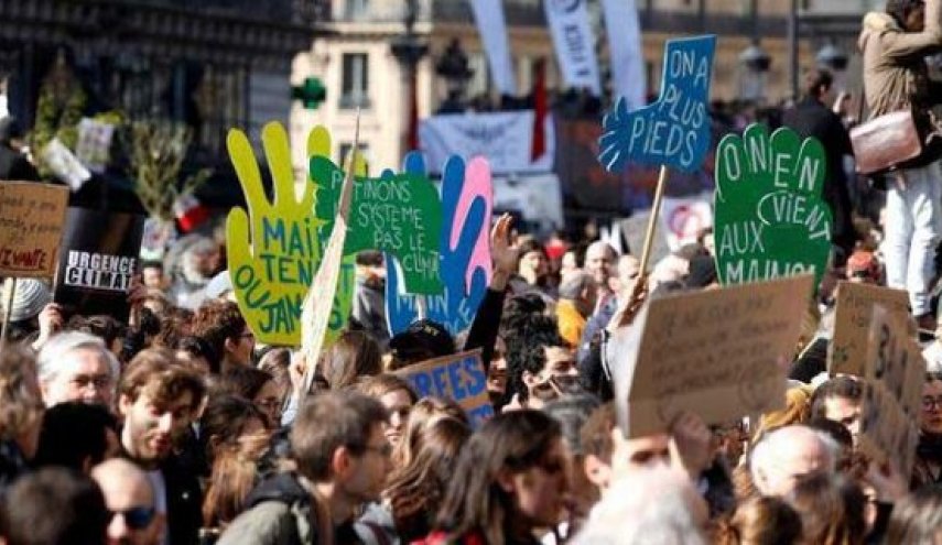 تظاهرات در پاریس علیه سیاست‌های دولت فرانسه در قبال محیط زیست