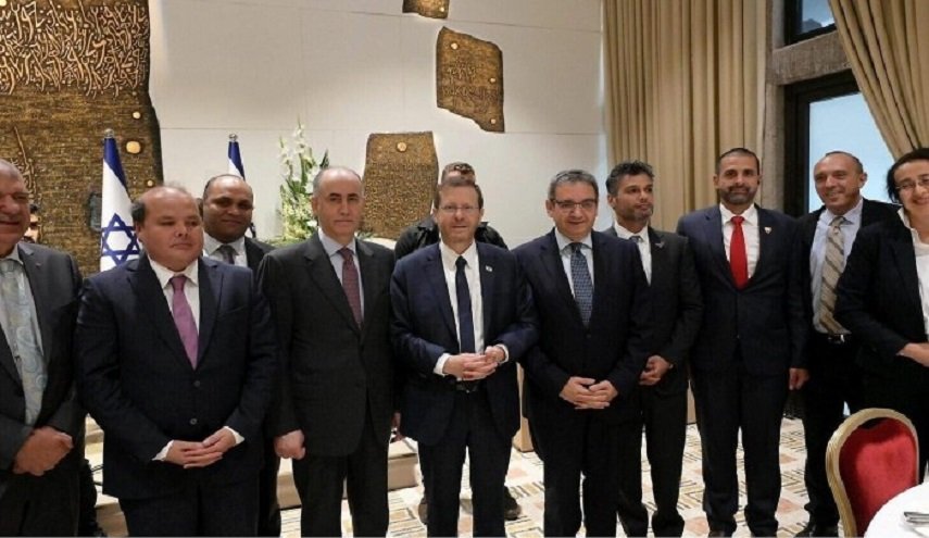 سفراء وسياسيون عرب على مأدبة إفطار إسرائيلية!