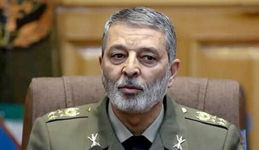 قائد الجيش الايراني: قادرون على صنع طائرات حربية