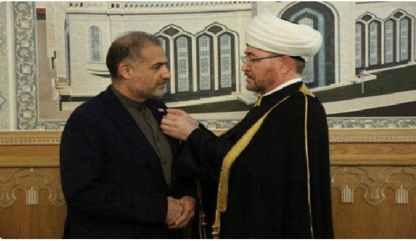 اهداء بالاترین نشان مسلمانان روسیه به سفیر ایران