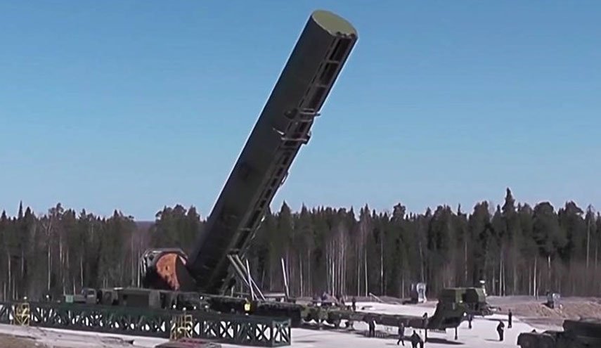 روسیه ابر سلاح موشک قاره پیمای سارمات را عملیاتی می‌کند/ سارمات قادر به حمل ۱۰ کلاهک هسته ای و هدف قرار دادن آمریکا و اروپاست