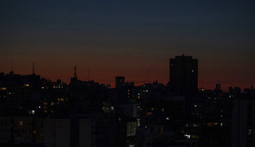 عودة الكهرباء إلى بيروت بعد انقطاع شامل استمر 5 أيام