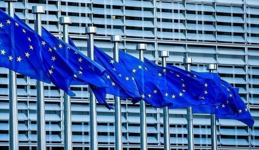 'بلومبيرغ': الاتحاد الأوروبي سيقترح حظرًا على نفط روسيا نهاية العام
