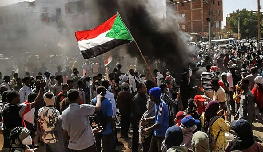 السودان... مقتل متظاهر خلال مسيرة ضد الحكم العسكري