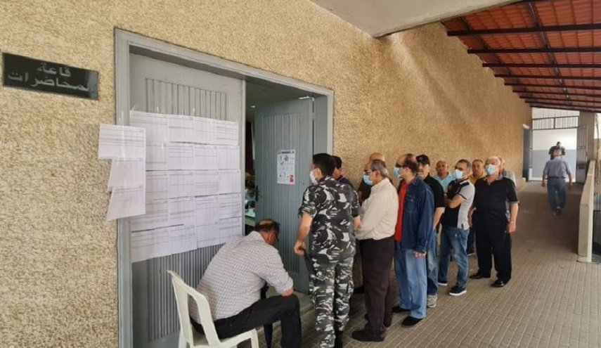  حضور گسترده لبنانی های ساکن جبیل در مراکز رای گیری/ توقف روند انتخابات در منطقه هراجل 