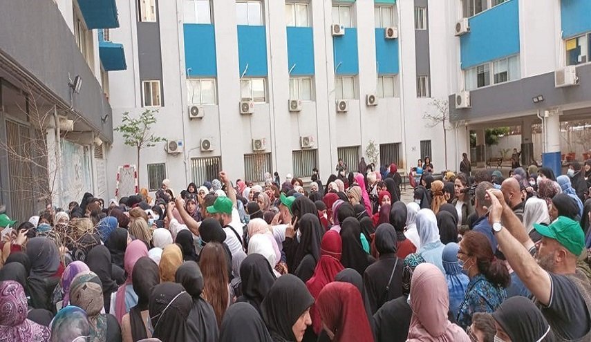 ازدحام مقابل یک مرکز رای گیری در ناحیه دوم بیروت  
