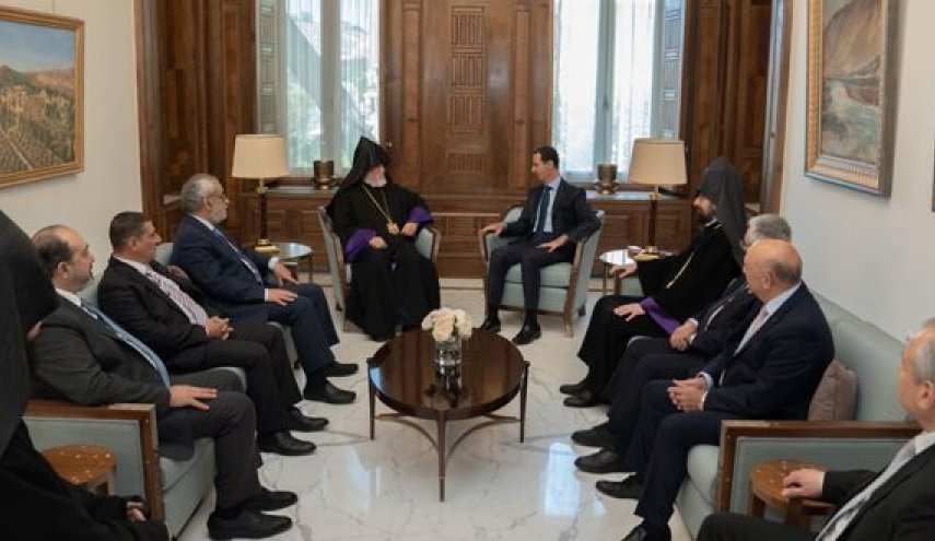 الرئيس الأسد يستقبل راعي الكنيسة الأرمنية في بيت كيليكيا الكبير