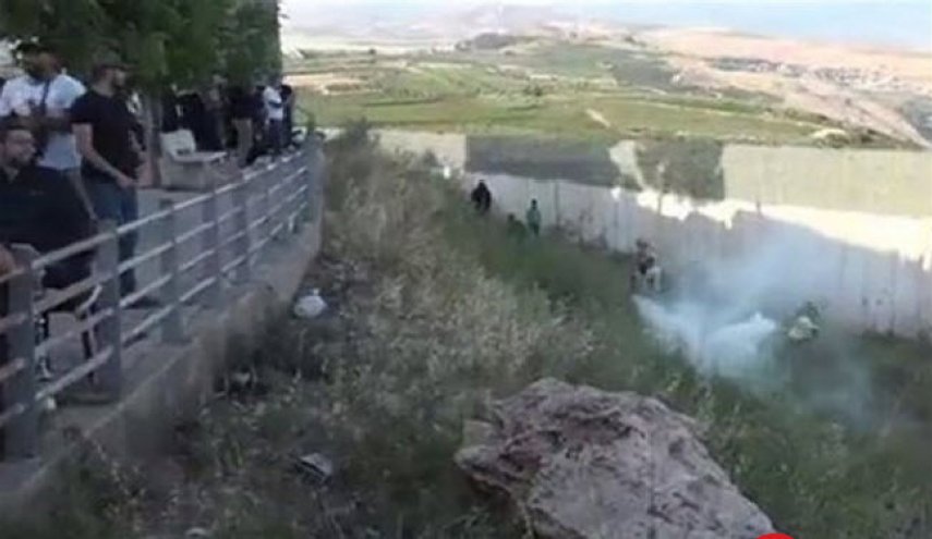 صهیونیست‌ها به سوی لبنانی‌ها گاز اشک‌آور شلیک کردند