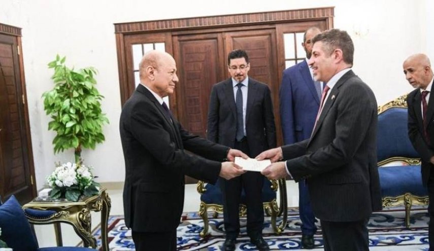 رئيس ما یسمی 'مجلس القيادة' يتسلم اوراق اعتماد السفير الاميركي الجديد