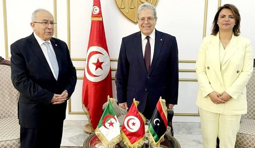 وزير خارجية تونسي يستقبل نظيريه الجزائري والليبي

