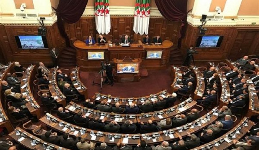 برلمان الجزائر يناقش مشروع قانون الاستثمار الجديد
