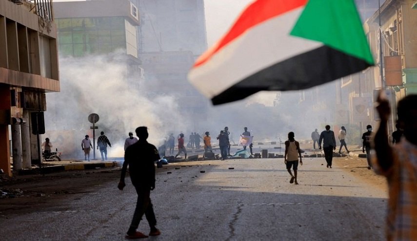 الأمن السوداني يفرّق متظاهرين بالغاز المسيل للدموع في العاصمة الخرطوم
