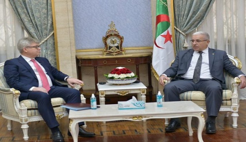 رئيس المجلس الشعبي الوطني الجزائري يودع سفير روسيا ببلاده